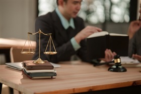 Les communes peuvent-elles taxer les recettes brutes générées par les droits d’entrée ou les revenus bruts d’un spectacle ou d’une activité ?